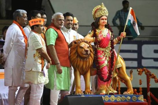 Figure 6: Modi with a statue of Bharat Mata 2013. 